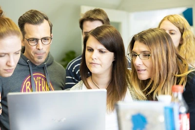 Argumentationstraining gegen diskriminierende Parolen